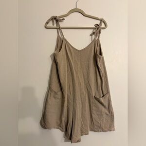 Jungmaven Sespe Romper Short Size Small in Taupe Hemp with adjustable straps
